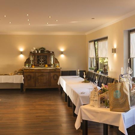 Hotel Restaurant Häsfeld Überherrn Exteriör bild