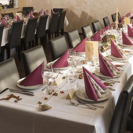 Hotel Restaurant Häsfeld Überherrn Exteriör bild