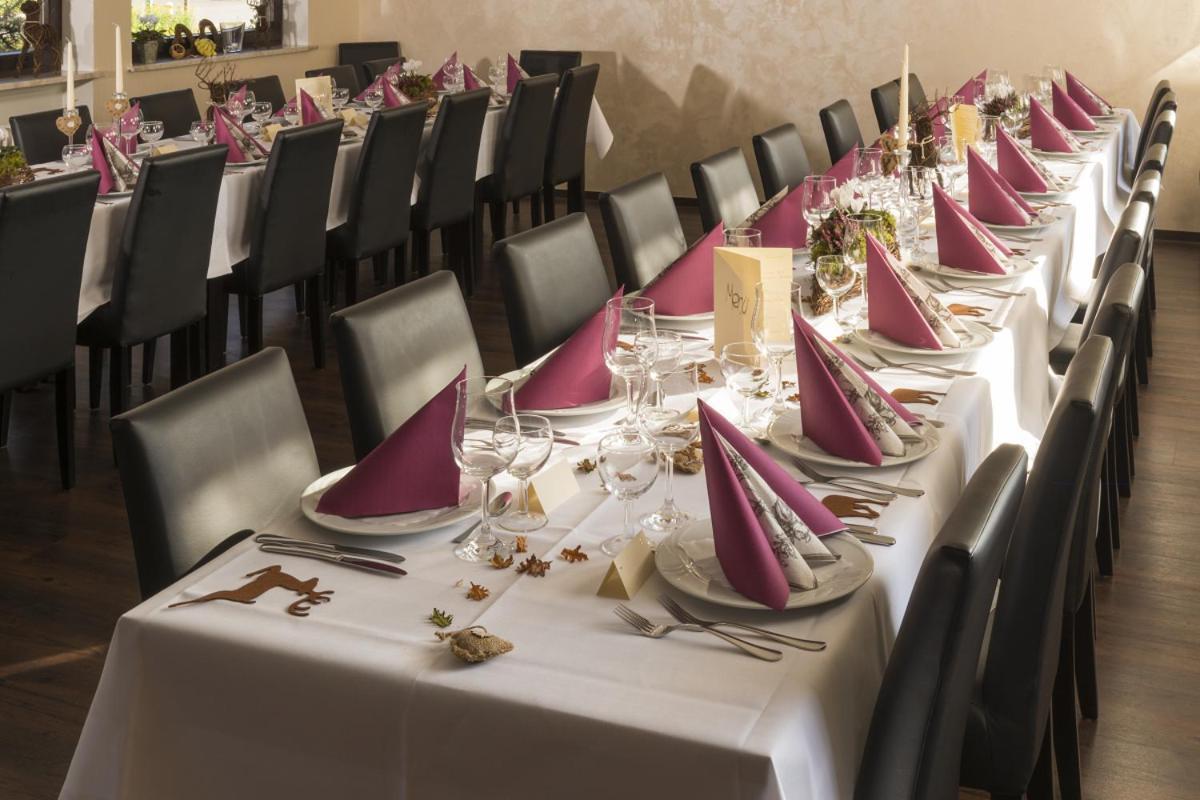 Hotel Restaurant Häsfeld Überherrn Exteriör bild
