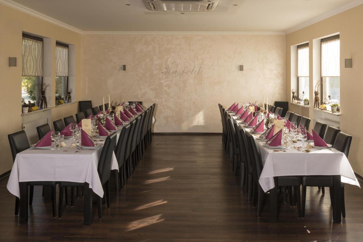Hotel Restaurant Häsfeld Überherrn Exteriör bild