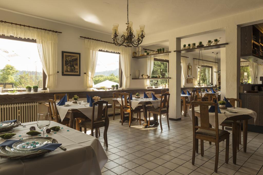 Hotel Restaurant Häsfeld Überherrn Exteriör bild