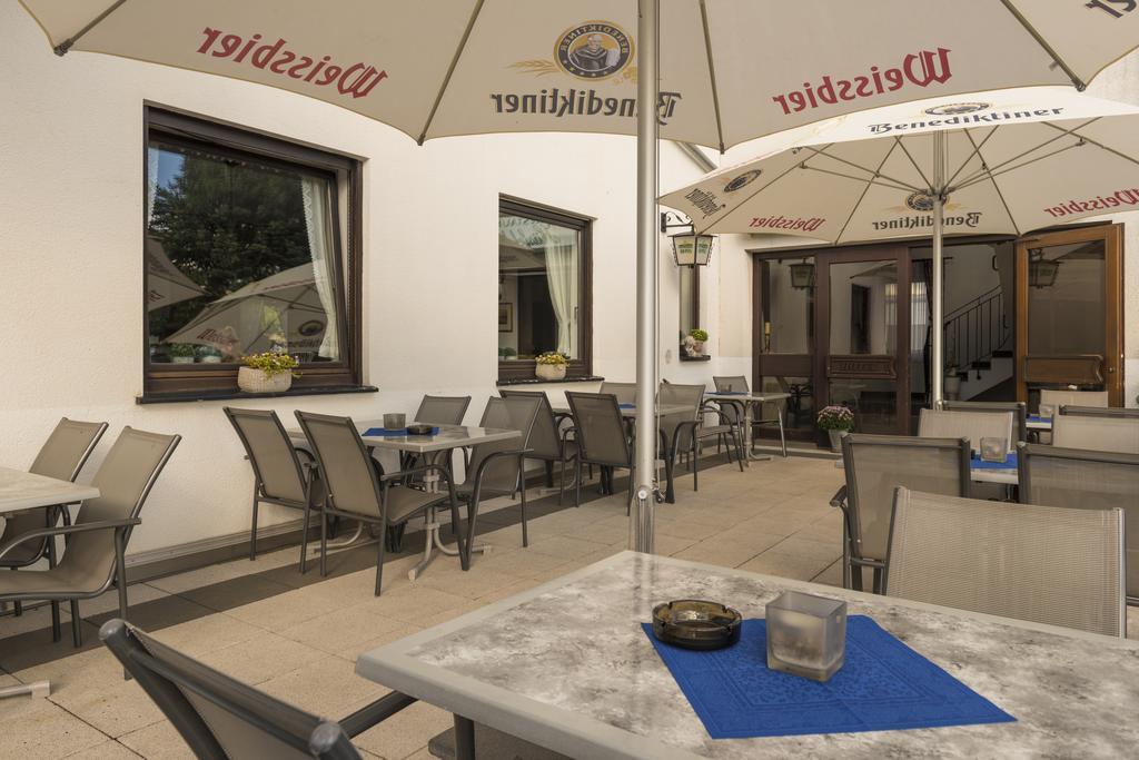 Hotel Restaurant Häsfeld Überherrn Exteriör bild