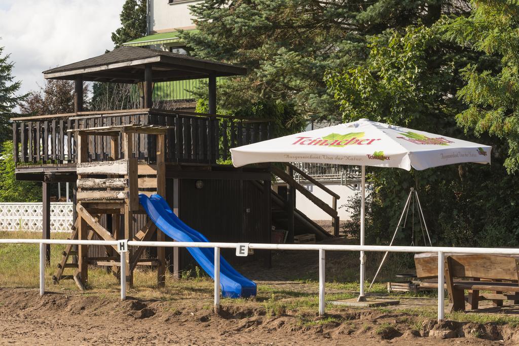 Hotel Restaurant Häsfeld Überherrn Exteriör bild