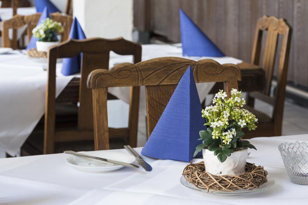 Hotel Restaurant Häsfeld Überherrn Exteriör bild